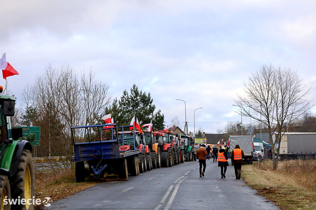 Protest — do Świecia wjechało 400 traktorów