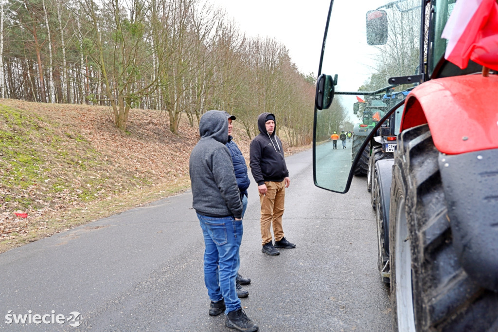 Protest — do Świecia wjechało 400 traktorów