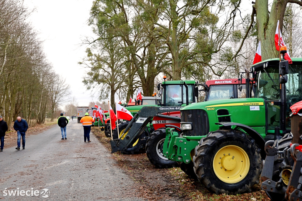 Protest — do Świecia wjechało 400 traktorów