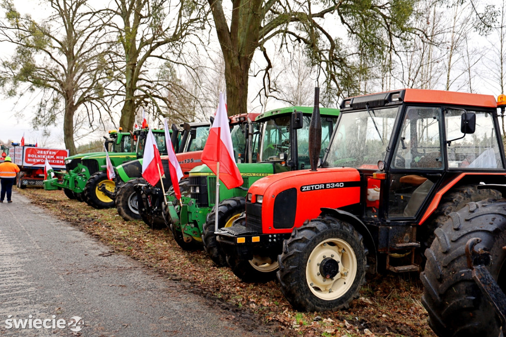 Protest — do Świecia wjechało 400 traktorów