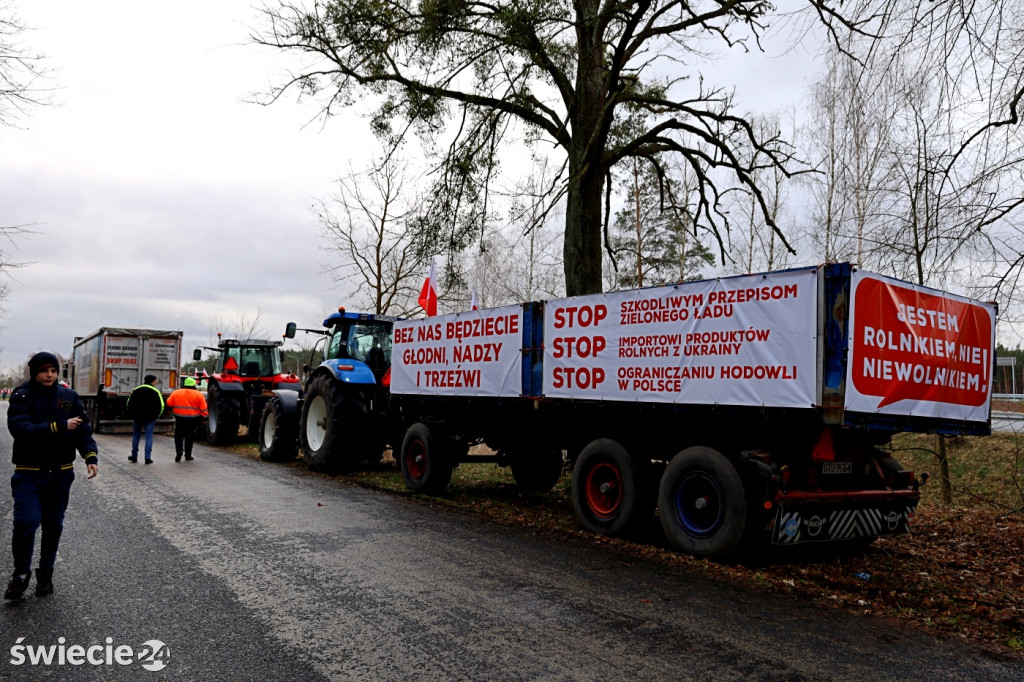 Protest — do Świecia wjechało 400 traktorów
