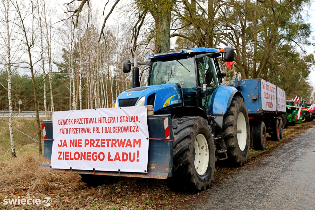 Protest — do Świecia wjechało 400 traktorów