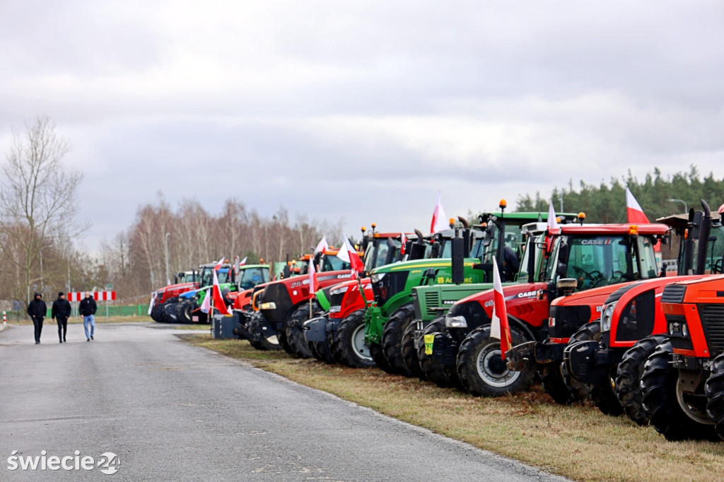 Protest — do Świecia wjechało 400 traktorów