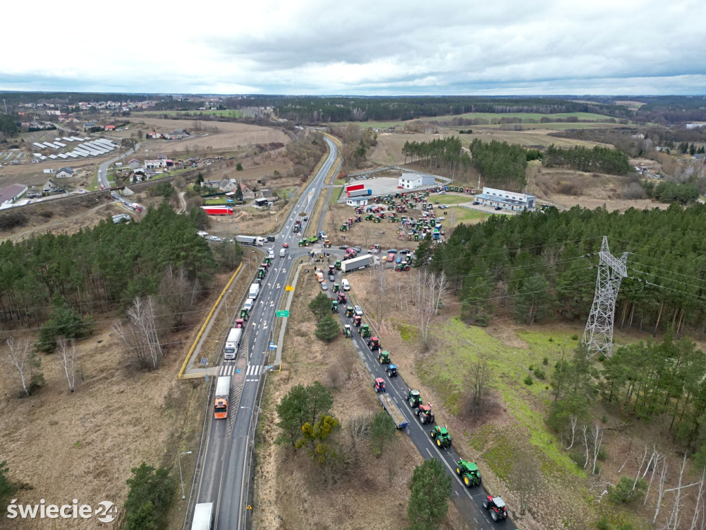 Protest — do Świecia wjechało 400 traktorów