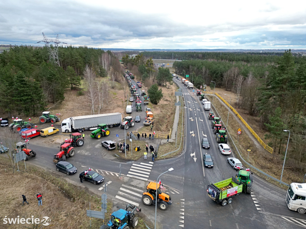 Protest — do Świecia wjechało 400 traktorów