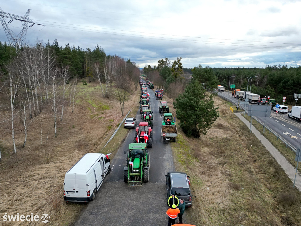 Protest — do Świecia wjechało 400 traktorów