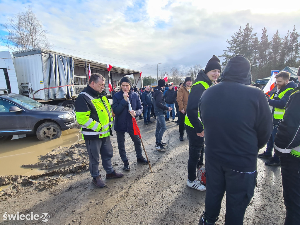 Protest — do Świecia wjechało 400 traktorów