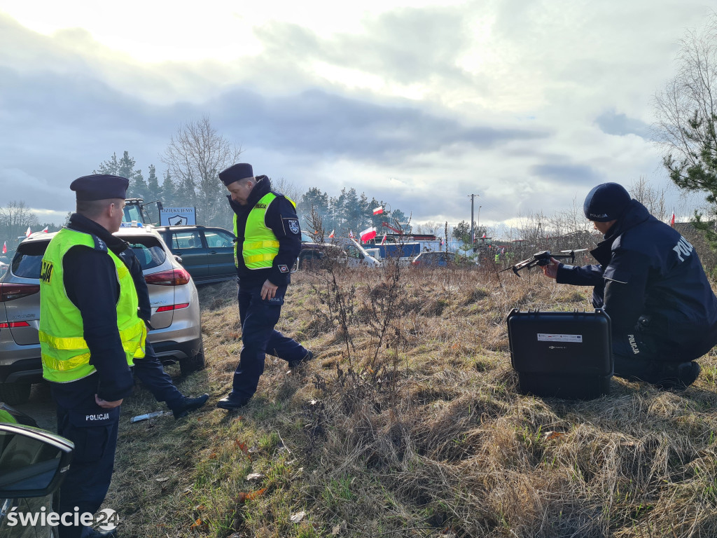 Protest — do Świecia wjechało 400 traktorów