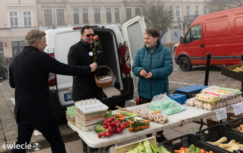 Darkobus i kwiaty z okazji Dnia Kobiet