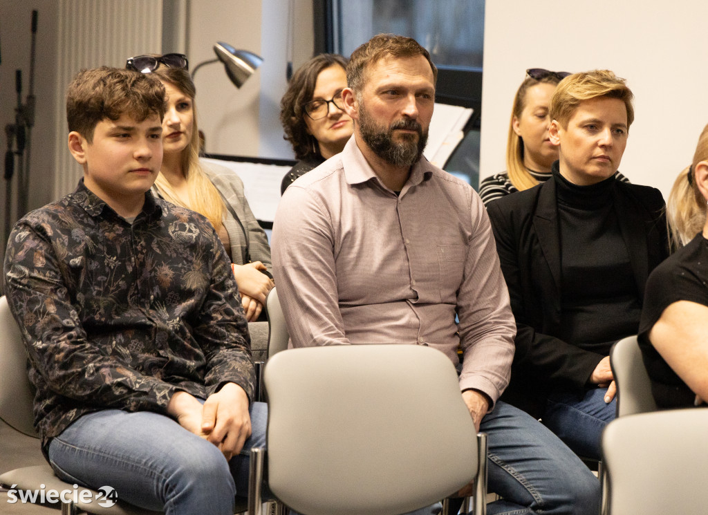 Dzień kobiet w MBP w Świeciu — wernisaż i koncert