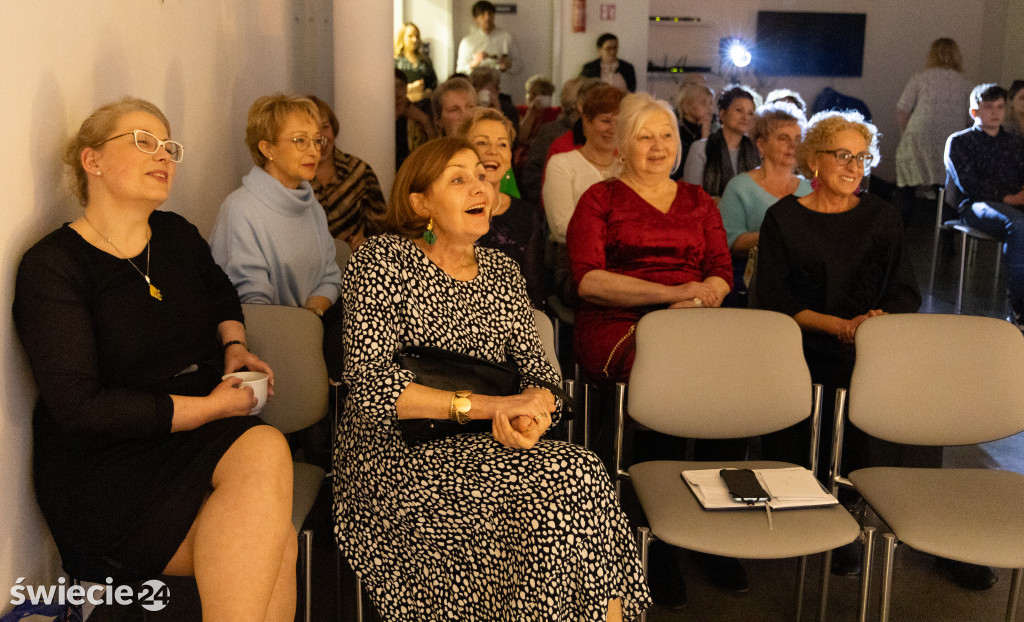 Dzień kobiet w MBP w Świeciu — wernisaż i koncert