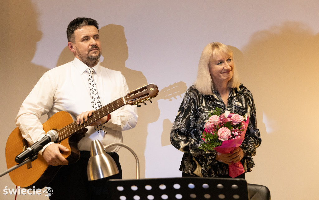 Dzień kobiet w MBP w Świeciu — wernisaż i koncert