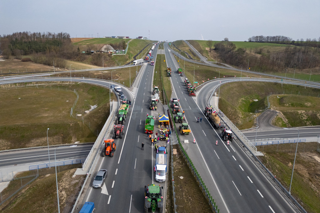Rolnicy blokują drogę ekspresową pod Świeciem