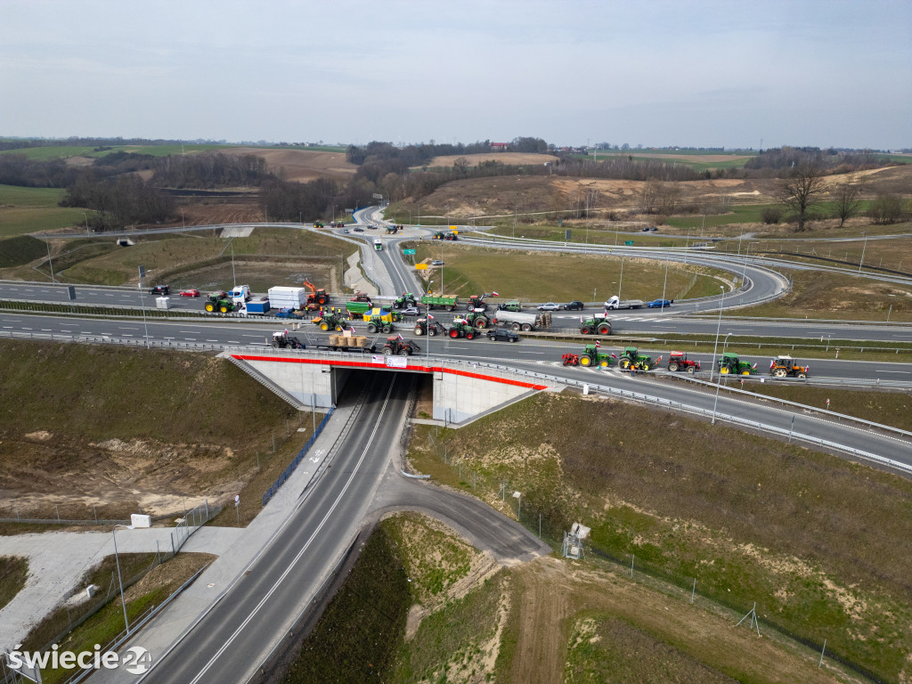 Rolnicy blokują drogę ekspresową pod Świeciem