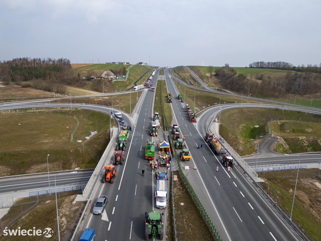 Rolnicy blokują drogę ekspresową pod Świeciem