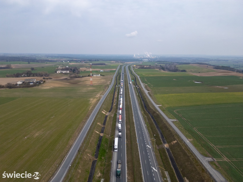 Rolnicy blokują drogę ekspresową pod Świeciem