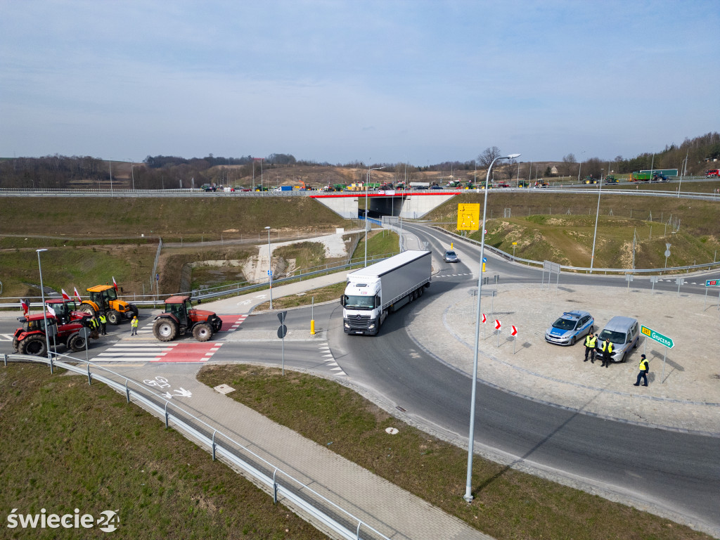 Rolnicy blokują drogę ekspresową pod Świeciem