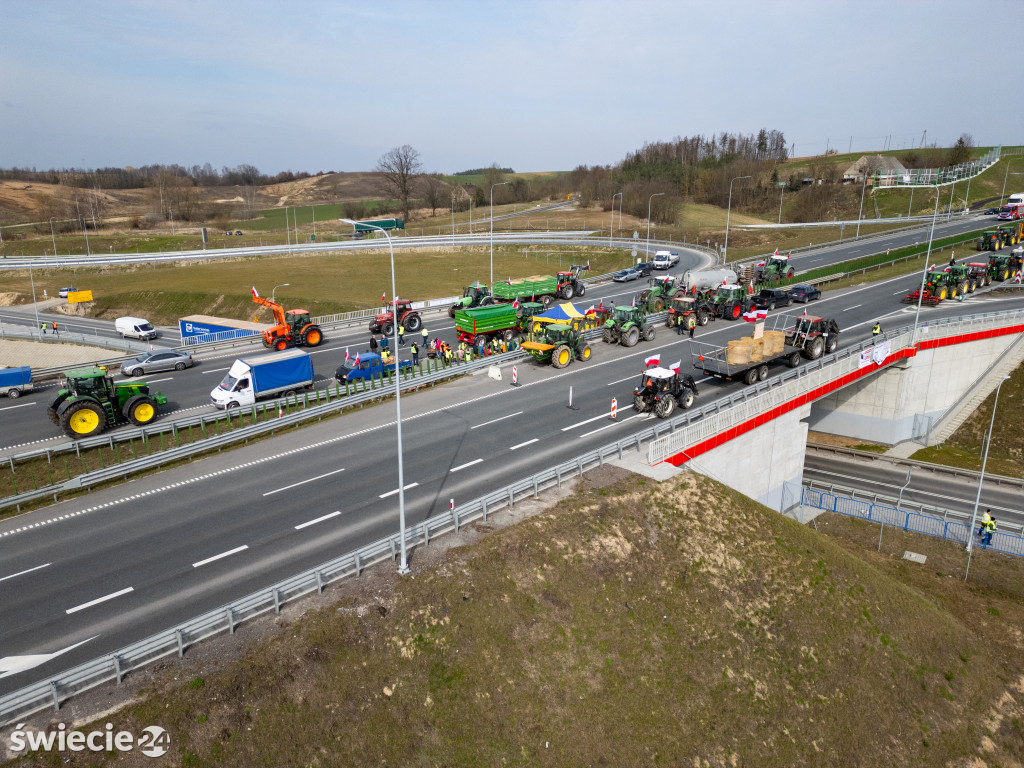 Rolnicy blokują drogę ekspresową pod Świeciem