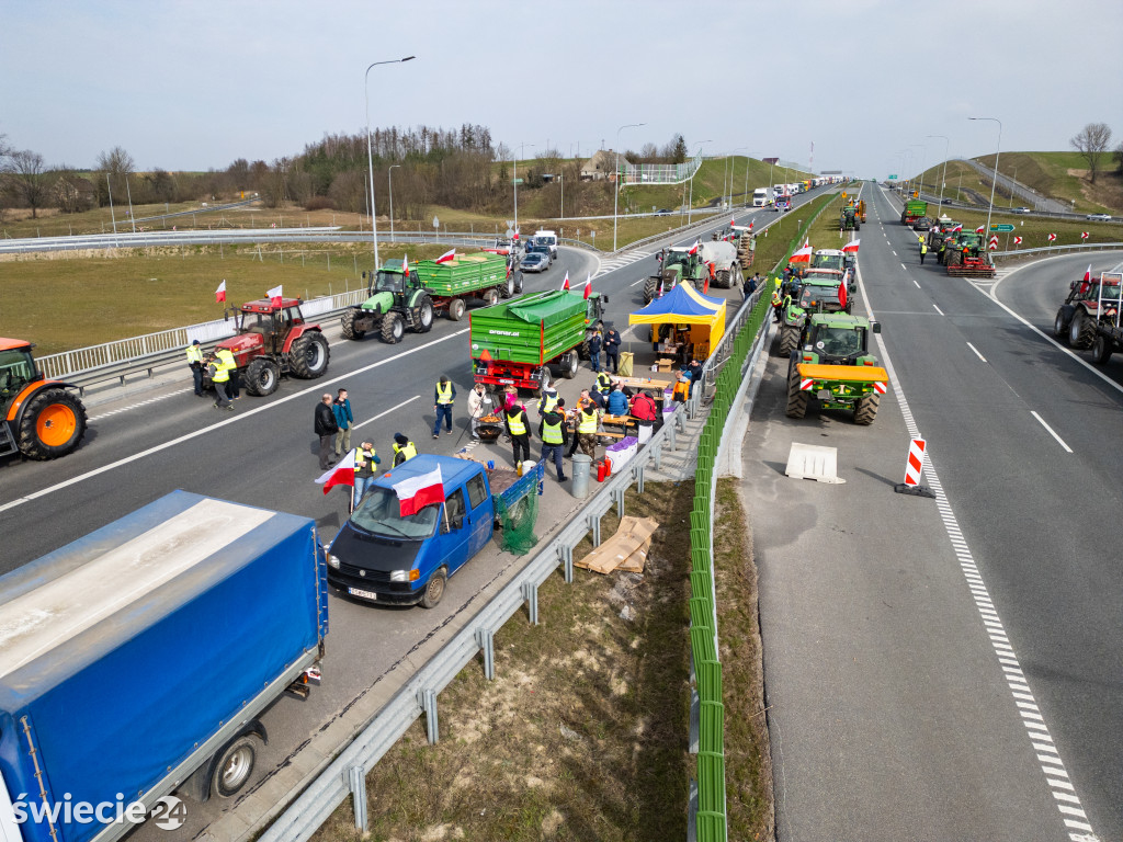 Rolnicy blokują drogę ekspresową pod Świeciem