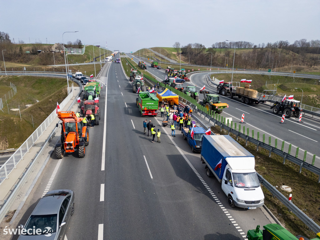 Rolnicy blokują drogę ekspresową pod Świeciem