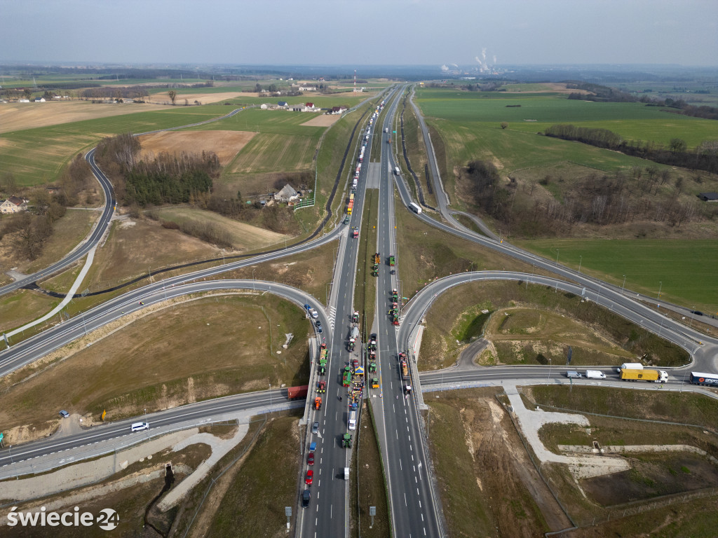 Rolnicy blokują drogę ekspresową pod Świeciem