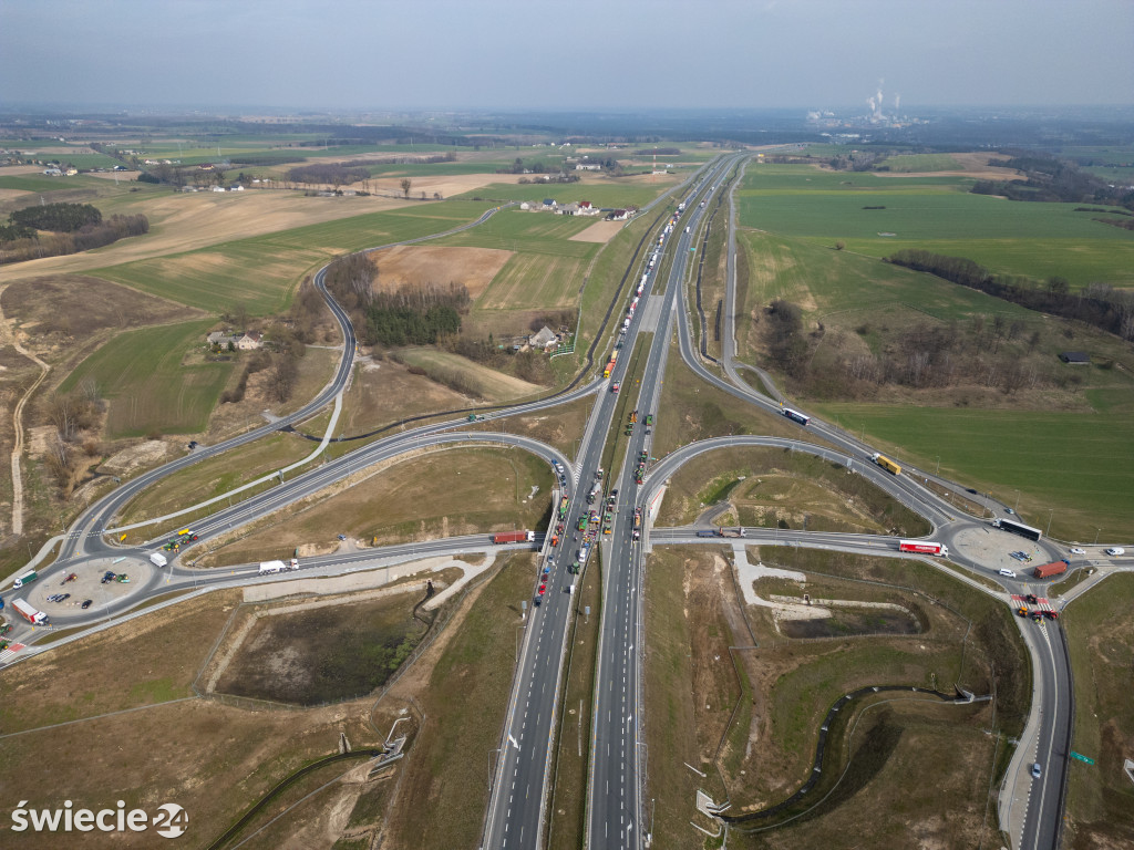 Rolnicy blokują drogę ekspresową pod Świeciem