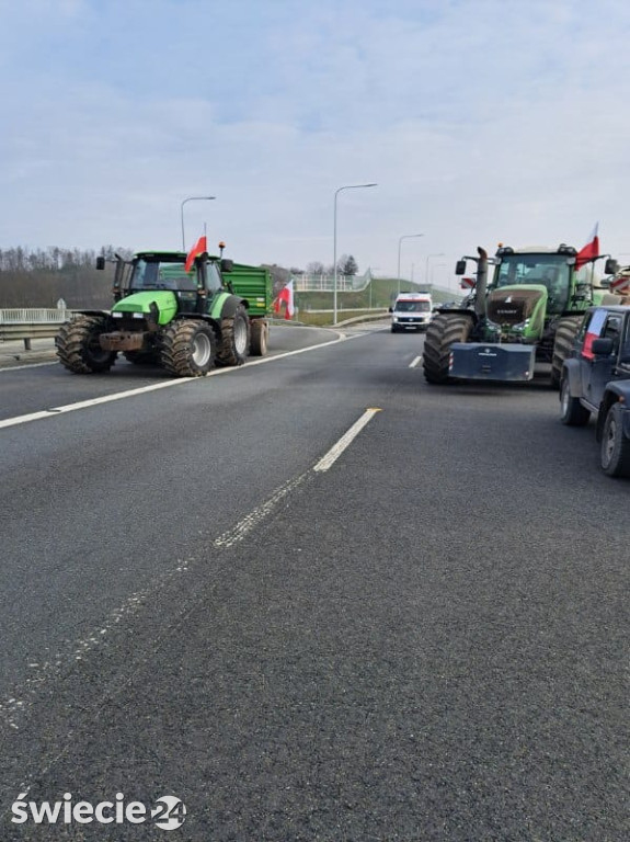Rolnicy blokują drogę ekspresową pod Świeciem