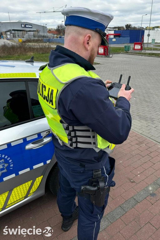Policjanci obserwowali kierowców z drona