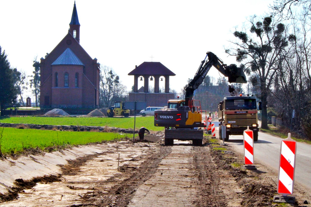 Ruszyła budowa ścieżki pieszo-rowerowej w Polskich Łąkach. Mają powstać kolejne drogi dla rowerów