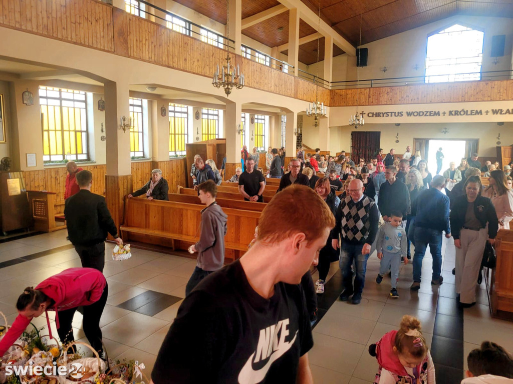 Wielka Sobota. Święcenie pokarmów w Przechowie