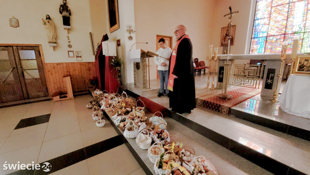 Wielka Sobota. Święcenie pokarmów w Przechowie