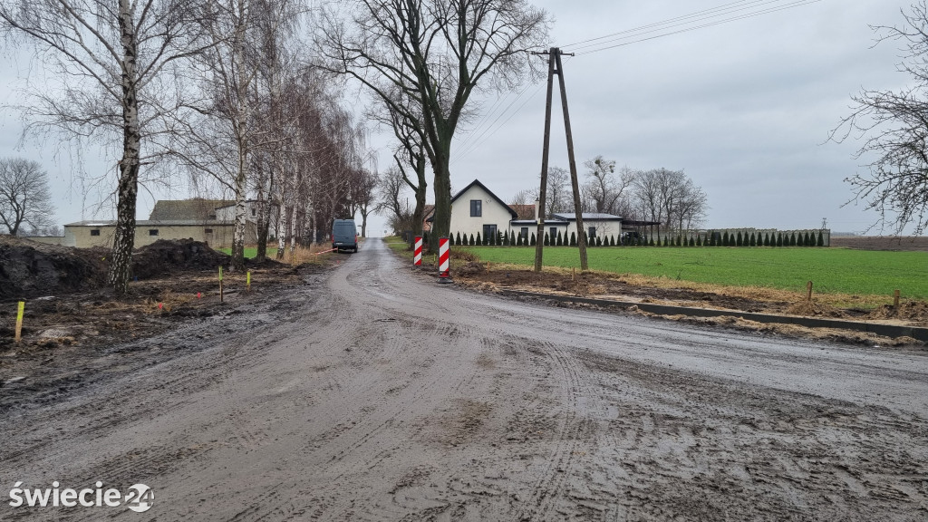 Budowa drogi w Luszkówku