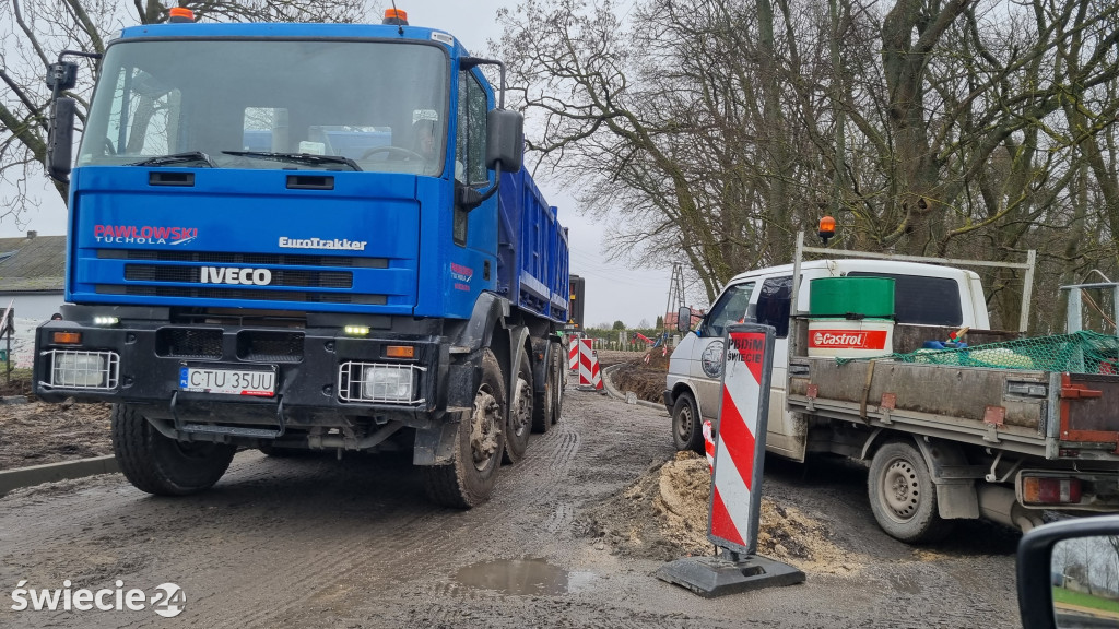 Budowa drogi w Luszkówku