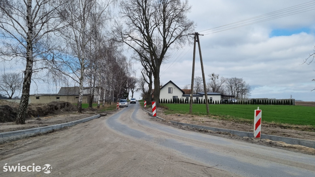 Budowa drogi w Luszkówku