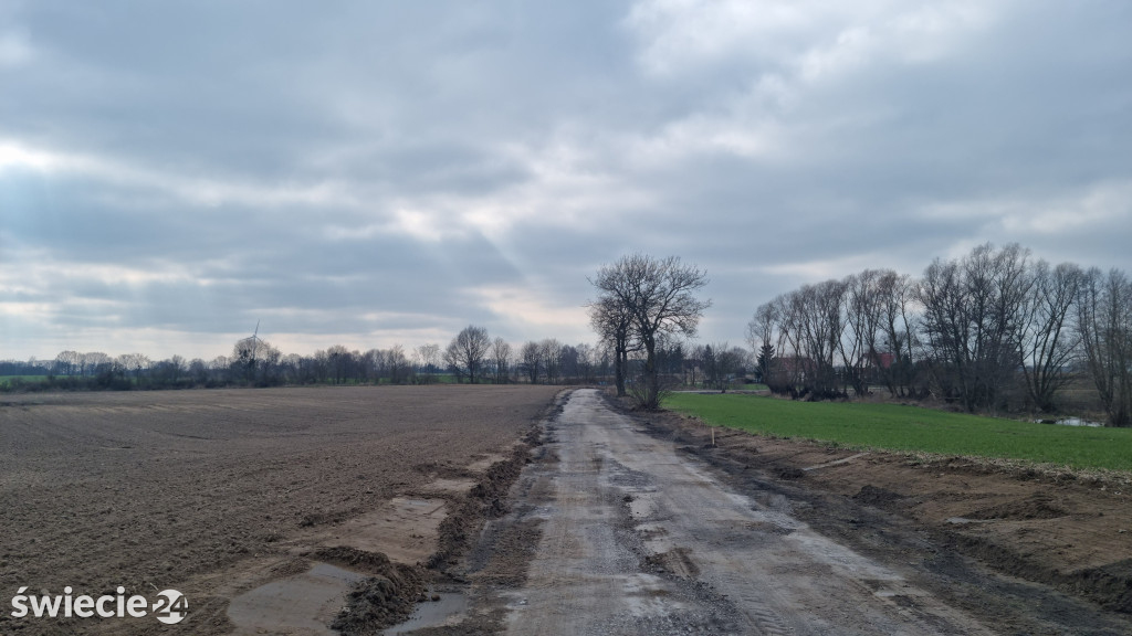 Budowa drogi w Luszkówku