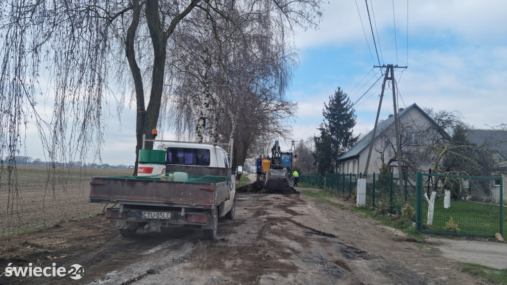 Budowa drogi w Luszkówku