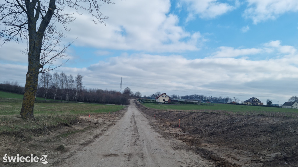 Budowa drogi w Luszkówku