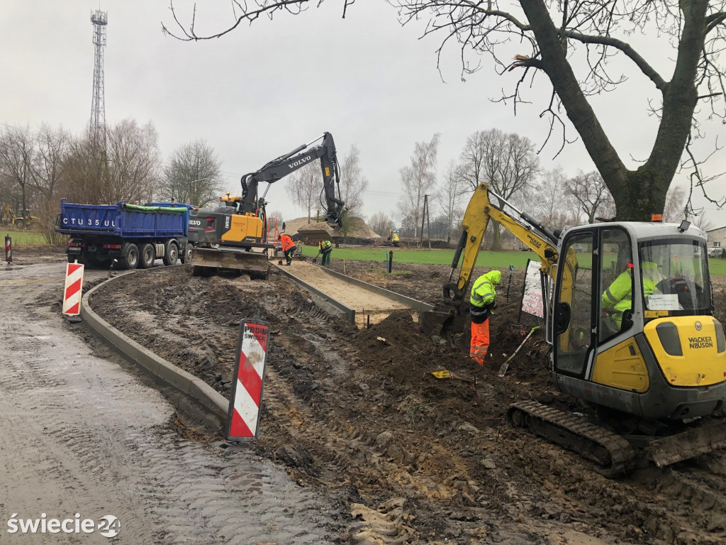 Budowa drogi w Luszkówku
