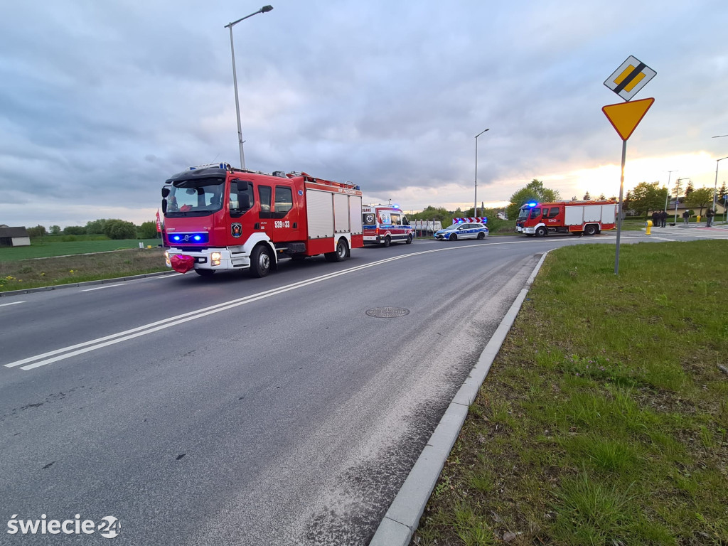 Ciężarówka wjechała w ogrodzenie firmy