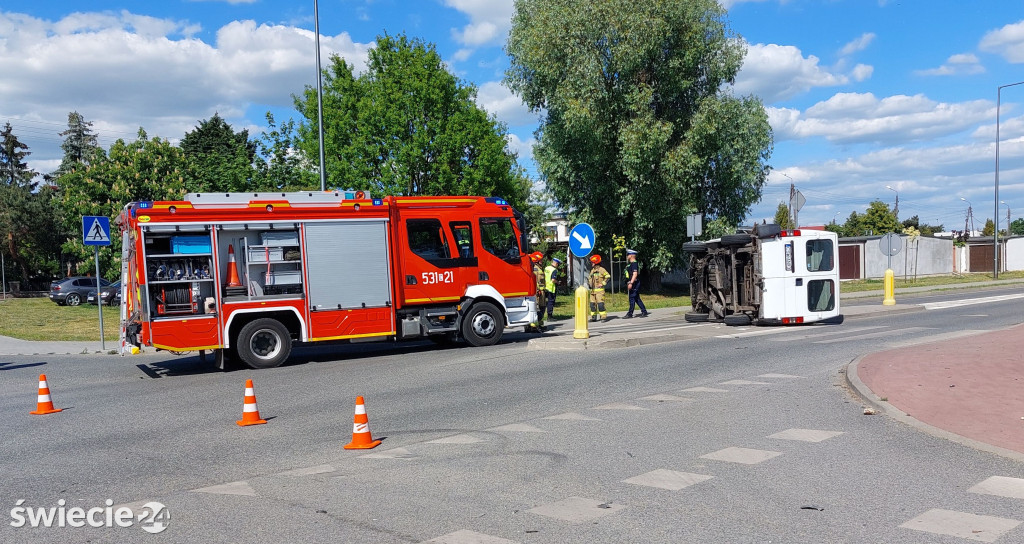 Przewrócony fiat ducato na Armii Krajowej