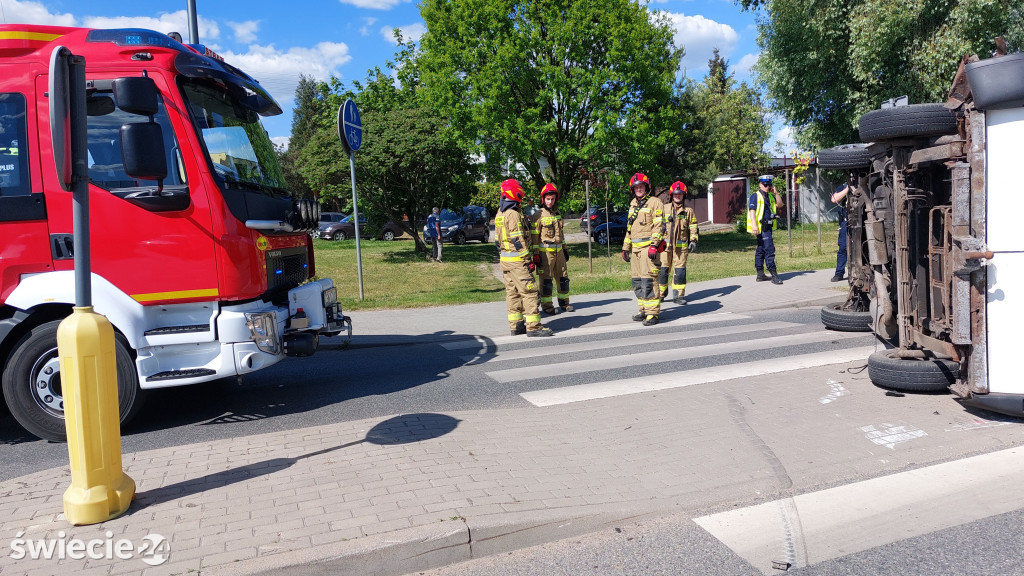 Przewrócony fiat ducato na Armii Krajowej