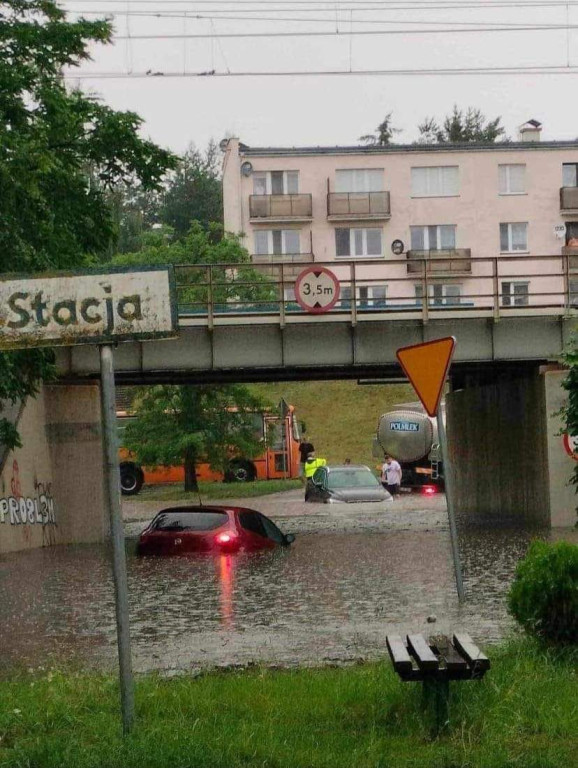 Zalane piwnice, garaże, zatopione samochody