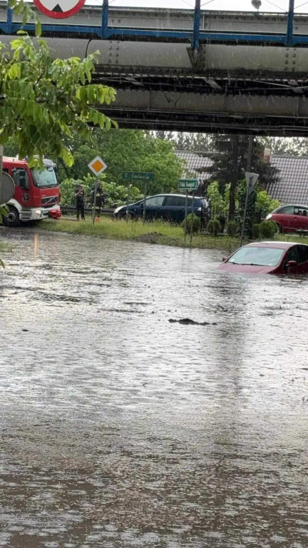 Zalane piwnice, garaże, zatopione samochody