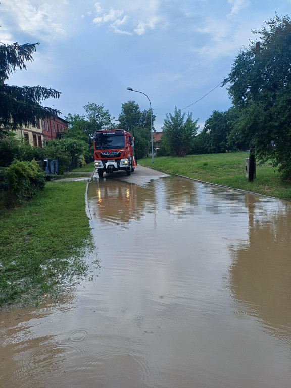 Zalane piwnice, garaże, zatopione samochody