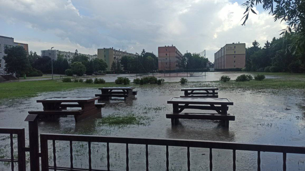 Zalane piwnice, garaże, zatopione samochody