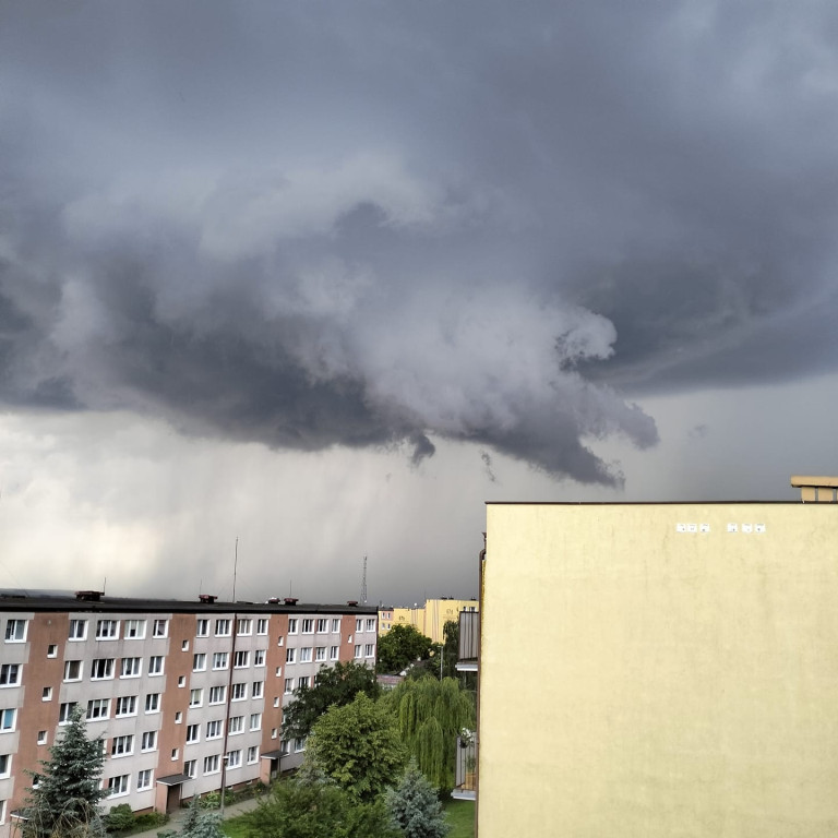 Zalane piwnice, garaże, zatopione samochody