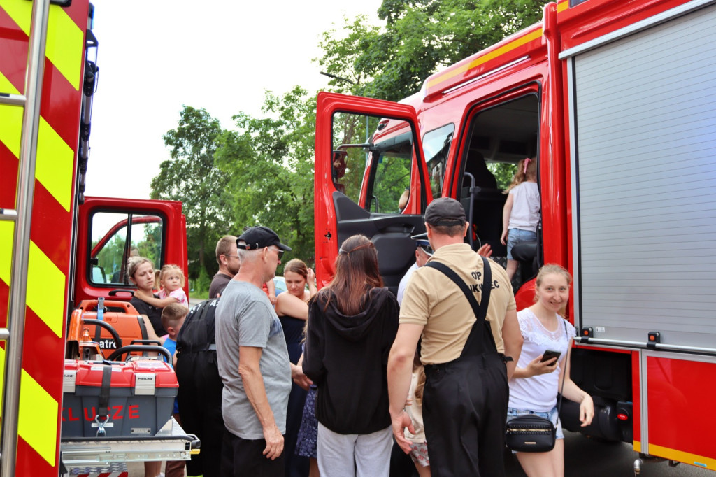 Lekki samochód ratowniczo-gaśniczy dla OSP Bukowiec. Druhowie zaprezentowali wóz mieszkańcom