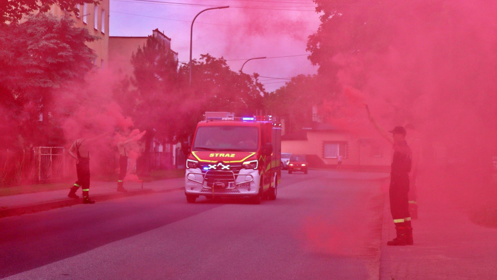 Lekki samochód ratowniczo-gaśniczy dla OSP Bukowiec. Druhowie zaprezentowali wóz mieszkańcom