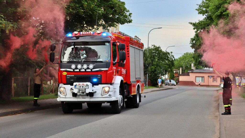 Lekki samochód ratowniczo-gaśniczy dla OSP Bukowiec. Druhowie zaprezentowali wóz mieszkańcom
