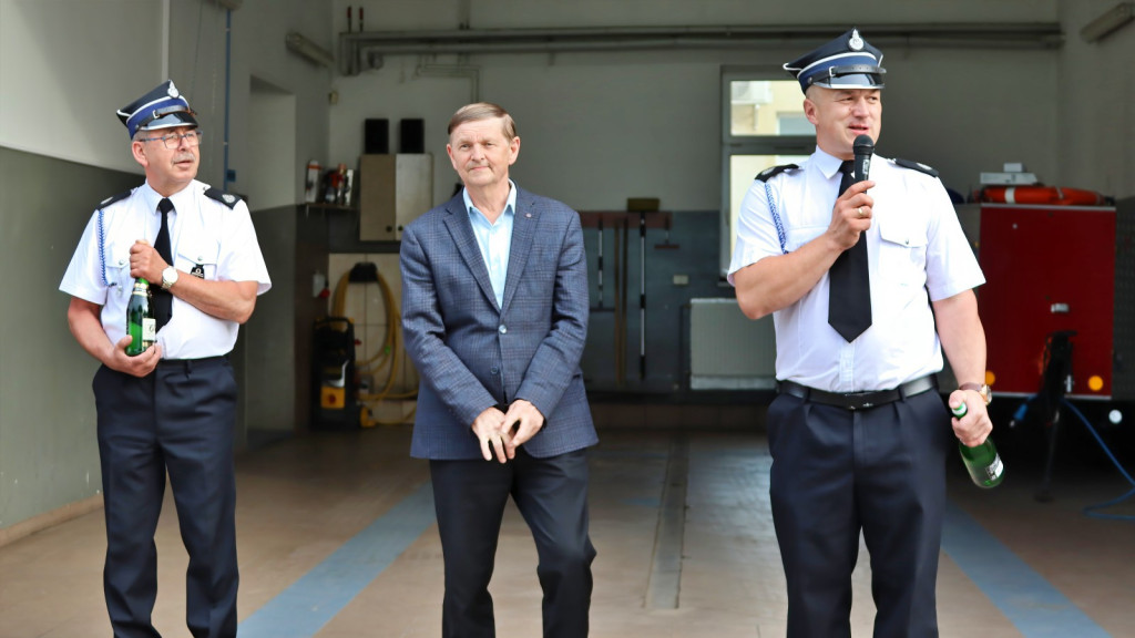 Lekki samochód ratowniczo-gaśniczy dla OSP Bukowiec. Druhowie zaprezentowali wóz mieszkańcom
